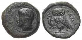 Sizilien. Kamarina.

 Bronze (Tetras). Ca. 410 - 405 v. Chr.
Vs: Kopf der Athena mit attischem, flügelverziertem Helm links.
Rs: Eule nach links s...