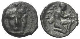 Sizilien. Solous (Kefra).

 Bronze. 4. - 3. Jhdt. v. Chr.
Vs: Kopf der Athena mit Helm en face.
Rs: Bogenschütze mit gespanntem Bogen nach rechts ...