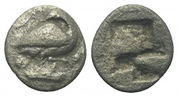 Makedonien. Eion.

 Diobol (Silber). Ca. 480 - 470 v. Chr.
Vs: Gans nach rechts stehend, Kopf nach links gewendet, darunter Theta; im Feld links Ei...