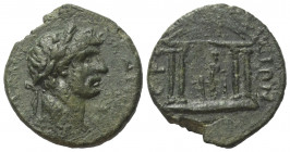 Ionien. Ephesos. Hadrianus (117 - 138 n. Chr.).

 Bronze.
Vs: Kopf des Hadrian mit Lorbeerkranz rechts.
Rs: Viersäulige Tempelfront, zwischen den ...