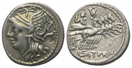 L. Appuleius Saturninus.

 Denar (Silber). 104 v. Chr. Rom.
Vs: Kopf der Roma mit geflügeltem Greifenkopfhelm links.
Rs: L SATVRN. Saturnus mit Ha...