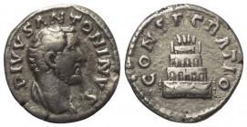 Antoninus Pius (138 - 161 n. Chr.).

 Denar (Silber). 161 n. Chr. Rom.
Vs: DIVVS ANTONINVS. Büste mit Drapierung rechts.
Rs: CONSECRATIO. Scheiter...