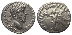 Lucius Verus (161 - 169 n. Chr.).

 Denar (Silber). 166 - 167 n. Chr. Rom.
Vs: L VERVS AVG ARM PARTH MAX. Kopf mit Lorbeerkranz rechts.
Rs: TR P V...