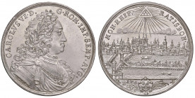 Carl VI. 1711 - 1740
Deutschland, Regensburg. Taler, o.J.. von C.D. Oexlein. Strahlendes Dreieck über Stadtansicht, im Abschnitt Stadtschild mit Lorbe...