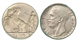 VITTORIO EMANUELE III (1900-1943) - 10 lire 1926
Argento
Gigante 55 Rara
Sigillata SPL dal perito Emilio Tevere con nota 'bordo ripreso'