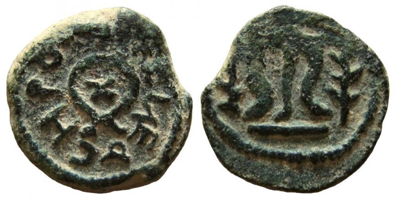 Judaea. Herod the Great, 40-4 BC. AE 2 Prutot.

Weight: 3.97 gm.
Obverse: X s...