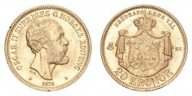 SWEDEN. Oscar II, 1872-1907. Gold 20 Kronor 1876, Stockholm. 8.96 g. SM 4. Rare variety without centre shield in reverse shield of arms. / Utan hjärts...