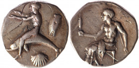 CALABRE, Tarente (443-400). Statère (8.09 g). A/ Phalentos assis sur une chaise, tenant quenouille et un long bâton. R/ Taras nu sur le dauphin, dans ...