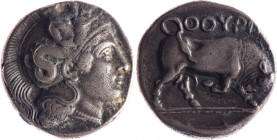 LUCANIE, Thurium (400-350). Statère (7.75 g) à la tête d’Athéna coiffée d’un casque athénien orné d’un scylla. R/ Taureau cornupète Pozzi 230. TTB...