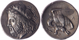 BRUTIUM, Locres (320-280). Statère (7.5 g) à la tête laurée de Zeus. R/ Aigle tenant un lièvre dans ses serres, monogramme sous son aile, foudre dans ...