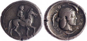 SICILE, Syracuse, Hiéron I (478-466). Drachme (8.55 g) au cavalier nu, au pas, à d. R/ Tête d’Aréthuse entourée de quatre dauphins. Pozzi 566v. Rare e...