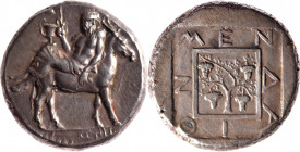 MACEDOINE, Mendé (460-423). Tétradrachme (17.42 g) au Dionysos sur le dos d’un âne dressant les oreilles. R/ Ethnique autour d’un carré renfermant un ...