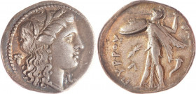 EPIRE, Pyrrhus (295-272). Octobole (5.46 g) avec la tête de Perséphone à d. Au revers : foudre, corne d’abondance et A dans le champ. Pozzi 1289v. Ext...