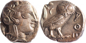 ATTIQUE, Athènes (490-407). Tétradrachme (16.77 g) à la tête d’Athéna casquée et à la chouette dans un carré creux avec feuille d’olivier et croissant...