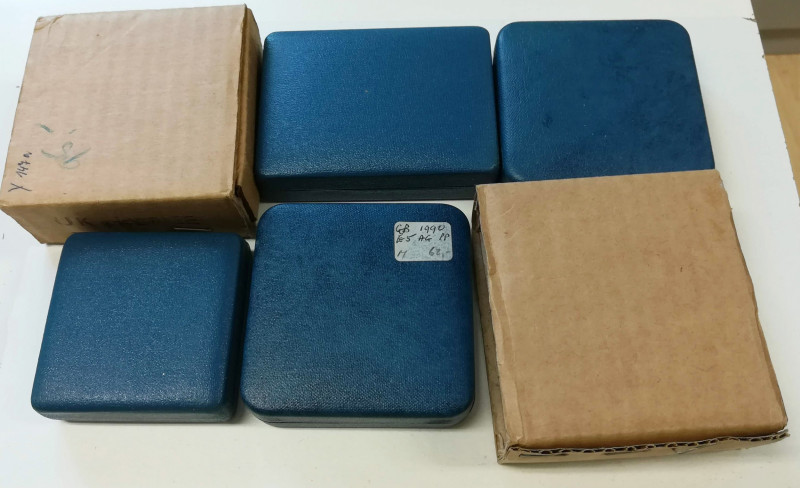 Lot
England. 6 Stück Ag Münzen, 2 Pounds + 1 Crowns, 1977 1 Crown, 1980 80 Gebur...