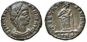 Theodora (gest. vor 337)
Römische Münzen, Römische Kaiserzeit. Follis, 337-340 n. Chr.. Büste / Kaiserin
Treveri, 2. Offizin, posthum.
1,70g
RIC 65
vz...