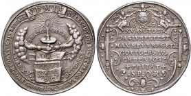 Ferdinand III. 1637 - 1657
Schaumünze / Taler, 1642. auf die 100-Jahrfeier der Einführung der Reformation in Regensburg, Zwei aus Wolken kommende Arme...