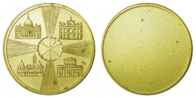 Italia - Roma - medaglietta in bronzo dorato delle basiliche patriarcali - D/ cristogramma al centro di una croce fatta di raggi, ai cui angoli ci son...