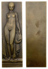 Francia, placca uniface con donna che si appresta a fare un bagno, prima metà del XX secolo (?); opus Turin; AE - gr. 143,36 - Ø mm100x32
SPL



...