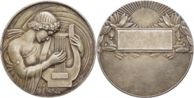 Medaglia - probabile premio per competizione musicale, con Apollo citaredo raffigurato al D/ - XX secolo - opus Galtie - Ag - gr.61,16 - Ø mm50
SPL
...