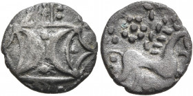 BRITAIN. Iceni. Anted, circa AD 1-25. Unit (Silver, 13 mm, 1.00 g, 12 h). Two opposed crescents with pellets between, superimposed upon band of three ...