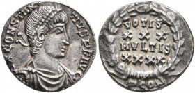 Constantius II, 337-361. Siliqua (Silver, 15 mm, 1.89 g, 11 h), Arelate, 355-363. D N CONSTANTIVS P F AVG Pearl-diademed, draped and cuirassed bust of...