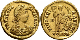 Theodosius II, 402-450. Solidus (Gold, 20 mm, 4.50 g, 1 h), Ravenna, circa 420. D N THEODOSIVS P F AVG Pearl-diademed, draped and cuirassed bust of Th...