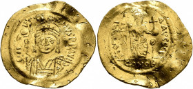 Justin II, 565-578. Solidus (Gold, 24 mm, 4.45 g, 6 h), Constantinopolis, 566/7-578. D N IVSTINVS P P AVI Helmeted and cuirassed bust of Justin II fac...
