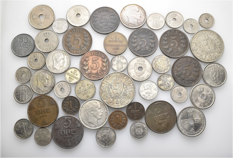 A lot containing 47 silver, nickel and bronze coins. All: Norway. Fine to almost...
