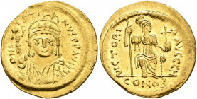 Justin II, 565-578. Solidus (Gold, 21 mm, 4.46 g, 6 h), Constantinopolis, 566/7-578. D N IVSTINVS P P AVI Helmeted and cuirassed bust of Justin II fac...