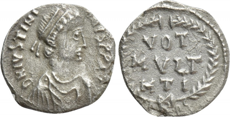 JUSTINIAN I (527-565). Siliqua. Carthage. 

Obv: D N IVSTINIANVS P P AG. 
Dia...