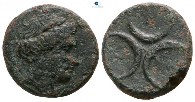 Bruttium. Kroton circa 300-250 BC. 
Bronze Æ

16mm., 4,95g.

Wreathed head ...