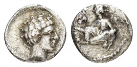 CILICIA.Tarsos.(Circa 389-375 BC).Obol.

Obv : Female kneeling left, tossing astralagoi.

Rev : Male head right.
Göktürk 17-18; SNG France 239.

Condi...