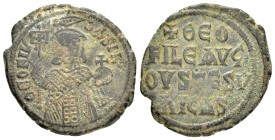 THEOPHILUS.(829-842).Constantinople.Ae.

Obv : ΘЄOFIL ЬASIL.
Facing bust, holding labarum and globus cruciger, and wearing crown surmounted by tufa...