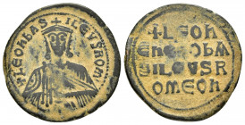 LEO VI.(886-912).Constantinople.Follis.

Obv : LEON S ALEXANDROS.
Leo on left and Alexander on right, both crowned and wearing loros, seated facing on...