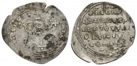 NICEPHORUS II.(963-969).Constantinople.Miliaresion.

Obv : +IhSUS XPISTUS NICA.
Cross crosslet set upon globus above two steps; in central medallion, ...