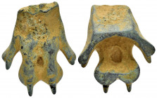 ANCIENT ROMAN BRONZE LION'S FOOT.(1st-3rd century).Ae.

Obv : Blank.

Rev : Blank.

Condition : Good very fine.

Weight : 25.2 gr
Diameter : 27 mm