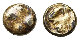 Central Europe, Boii.
Fourrèe 1/3 Stater
1,27 g / 9,5 mm
~ 2nd/1st century BCE
 "Athena Alkis" type. Irregular bulge. / Stylized Athena Alkis.
La...