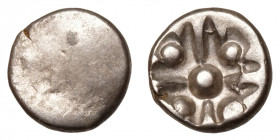 Central Europe, Western Noricum.
AR Obol
0,62 g / 9 mm
~ 1st century BCE
"Eis" type. Plain bulge / Pointed cross, with pellet in each angle.
Cf. ...