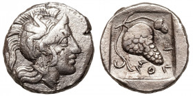 Cilicia, Soloi.
AR Stater
9,88 g / 18 mm
~ 410-375 BCE
Head of Athena to right, wearing a crested Attic helmet, with a griffin rushing right on th...
