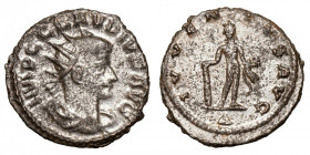 Claudius II. (268-270)
AE Antoninianus
3,38 g / 20 mm
Antioch
Radiate, draped, and cuirassed bust right. / Hercules standing left, holding club se...