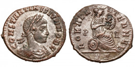 Constantine II. (Caesar, 316-337)
AE Follis
3,07 g / 19 mm
Rome
Laureate, draped, and cuirassed bust right. / Roma seated right on round shield, h...