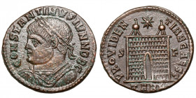 Constantius II. (Caesar, 324-337)
AE Follis
3,14 g / 19 mm
Arles
Laureate, draped, and cuirassed bust left. / Camp gate with no door and with two ...