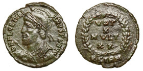 Julian II. (360-363)
AE
3,13 g / 20 mm
Sirmium, 361-363
Pearl-diademed, helmeted, and cuirassed bust left, holding spear and shield. / VOT/ X/ MVL...