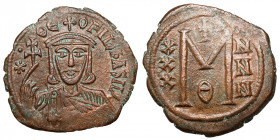 Theophilus (829-842)
AE Follis
8,09 g / 28 mm
Constantinople, 829-830/1
Crowned and draped bust facing, holding patriarchal cross and akakia; star...
