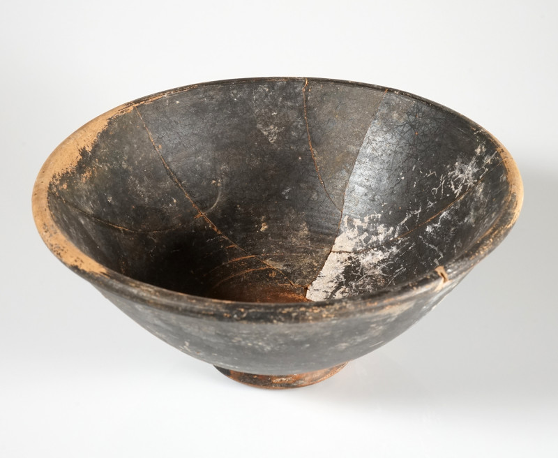 Apulian Bowl
Clay
16 cm diameter, 7,2 cm height
~ 4th-3rd century BCE


Ve...