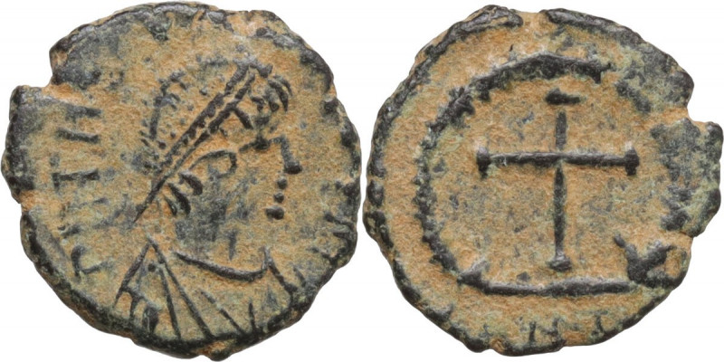 Theodosius II (402-450). AE 16 mm. Antioch mint, 425-435. Obv. THEODOSIVS P F AV...