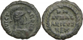 Ostrogothic Italy, Athalaric (526-534). AE Decanummium, Ravenna mint. Obv. INVICT-AROMA. Helmeted and cuirassed bust of Roma right. Rev. D N/ATHAL/ARI...