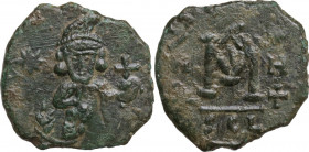 Justinian II (685-695). AE Follis. Syracuse mint, 694/5. Obv. Bearded half-lenght bust, wearing plumed helmet and elaborate robe, holding akakia and g...