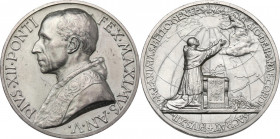 Pio XII (1939-1958), Eugenio Pacelli. Medaglia annuale A. V. D/ PIVS XII PONTI-FEX MAXIMVS AN V. Busto a sinistra con berrettino, mozzetta e stola; ne...